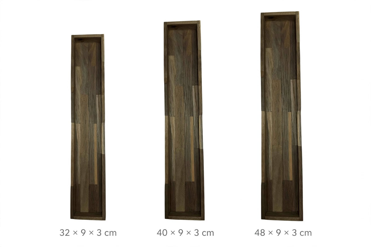 Drei Holz Tabletts in den Größen 32x9x3 cm 40x9x3 cm und 48x9x3 cm nebeneinander im Größenvergleich