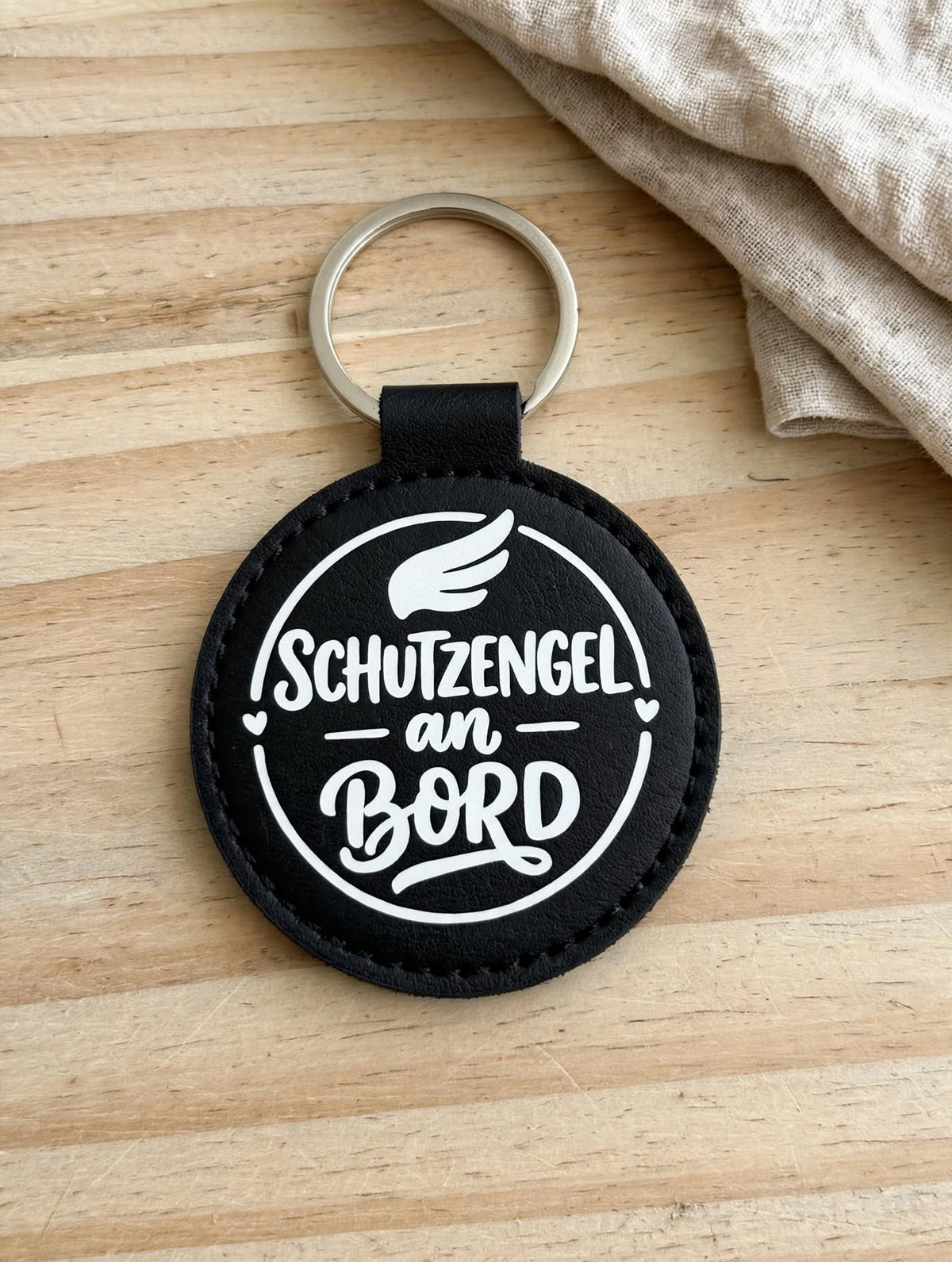 Schlüsselanhänger Schutzengel an Bord schwarz - runder Kunstleder Anhänger mit weissem Spruch - Schutzengel Glücksbringer