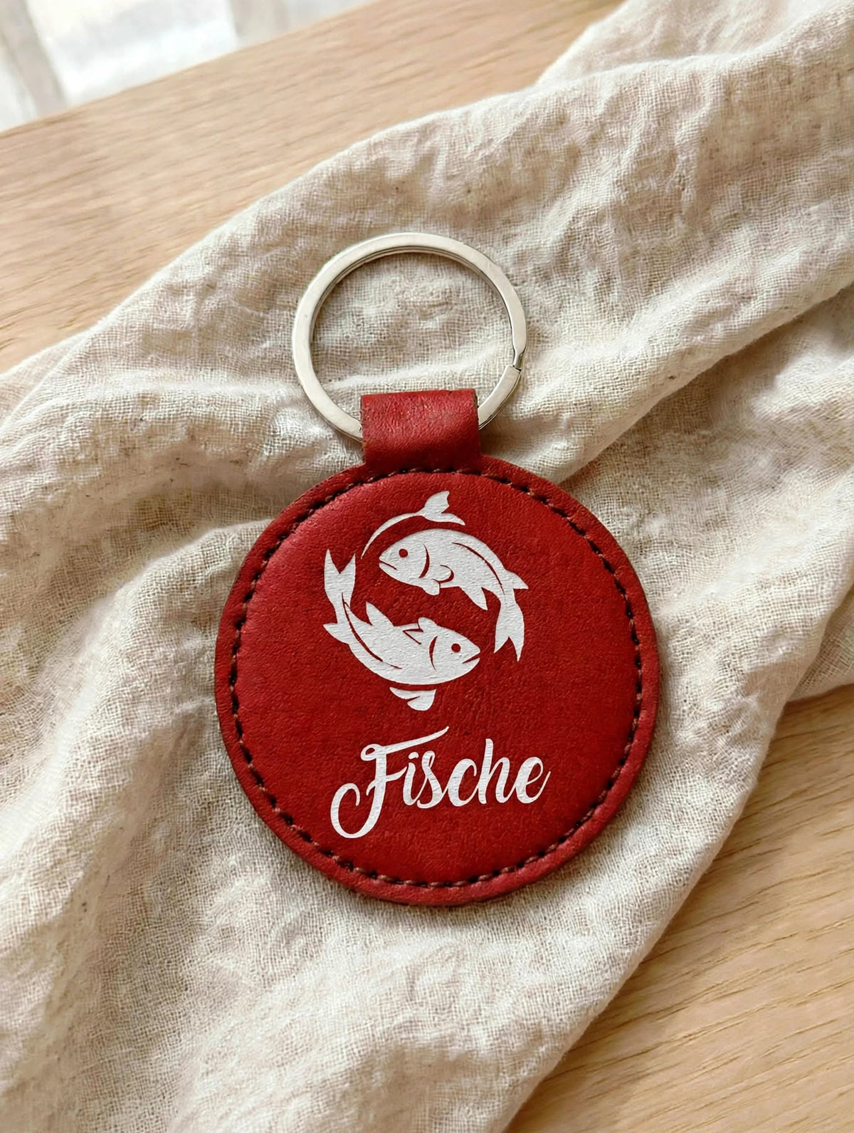 Schlüsselanhänger Sternzeichen Fische rot mit weisser Folie handgemacht mit Geheimfach auf Leinen