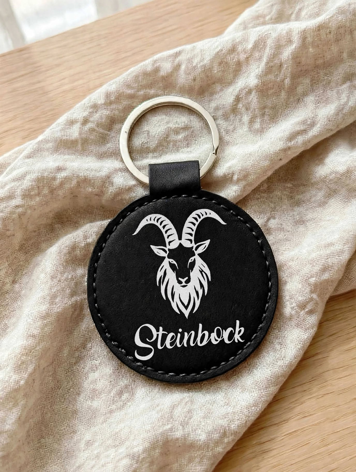 Schlüsselanhänger Sternzeichen Steinbock schwarz mit weisser Folie auf Leinen mit Geheimfach handgemacht