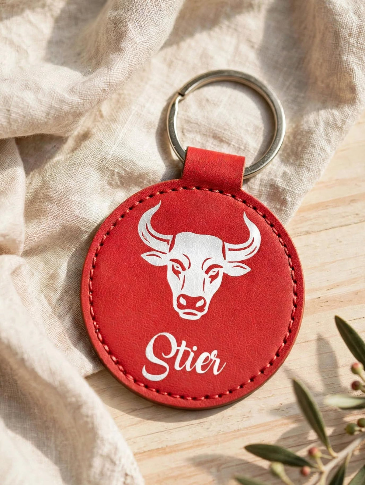 Schlüsselanhänger Sternzeichen Stier Rot mit weisser Folie und Geheimfach handgemacht Hämikon Luzern