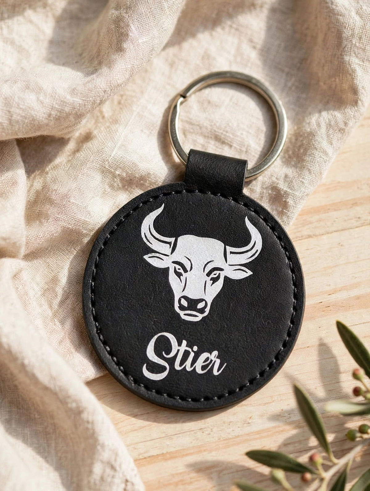 Schlüsselanhänger Sternzeichen Stier Schwarz mit weisser Folie und Geheimfach handgemacht Hämikon Luzern